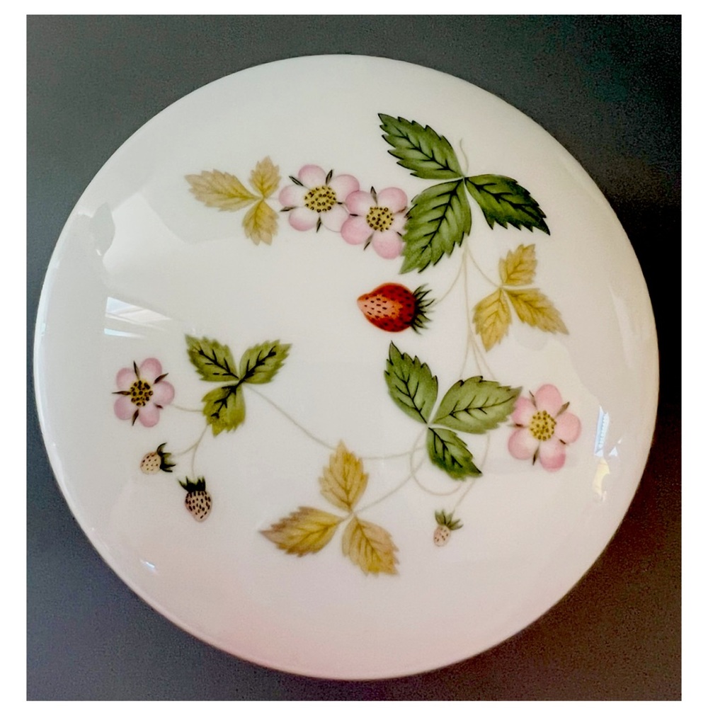 Wedgwood WILD STRAWBERRY Pattern Bone China Sugar Packet Trinket Dish Flowered
